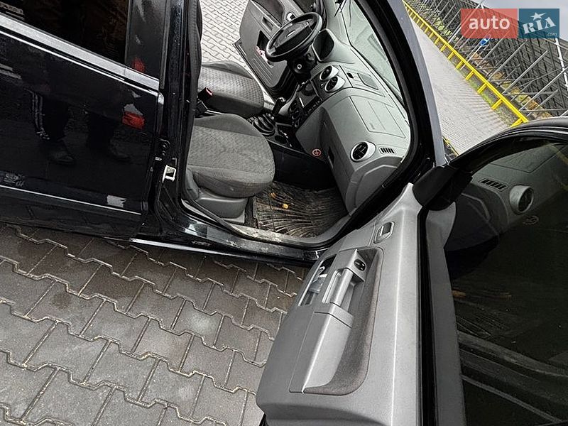 Хэтчбек Ford Fusion 2002 в Голованевске