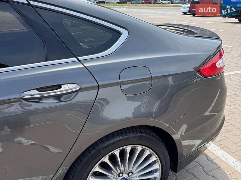 Седан Ford Fusion 2015 в Коростене