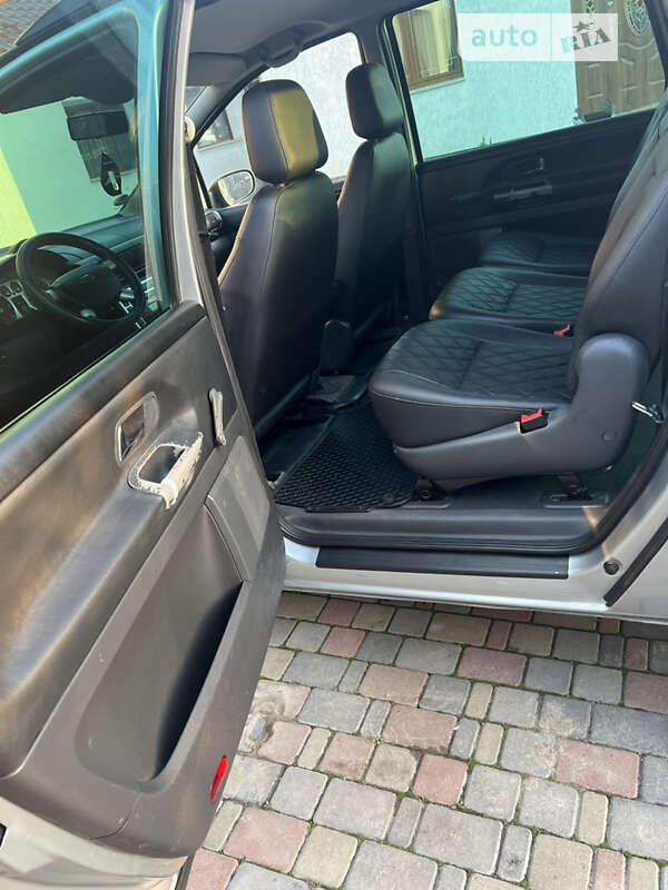 Минивэн Ford Galaxy 2004 в Новоселице