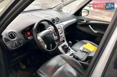 Минивэн Ford Galaxy 2010 в 