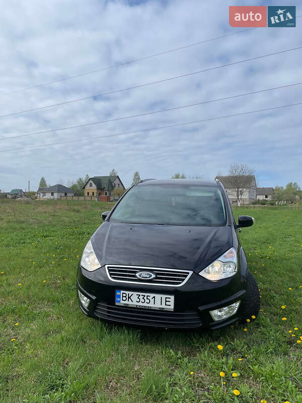 Минивэн Ford Galaxy 2011 в 