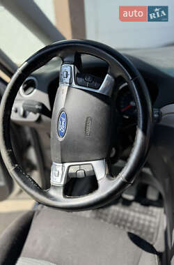 Минивэн Ford Galaxy 2010 в 