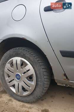 Минивэн Ford Galaxy 2003 в 