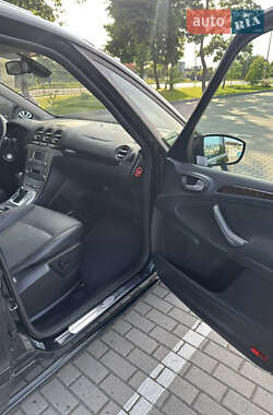 Минивэн Ford Galaxy 2010 в 