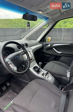 Минивэн Ford Galaxy 2008 в 