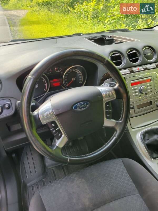 Минивэн Ford Galaxy 2007 в Киверцах