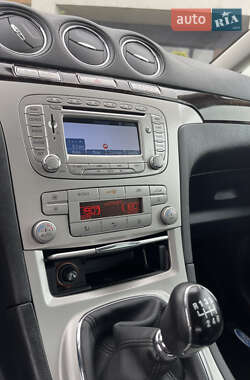Минивэн Ford Galaxy 2010 в 