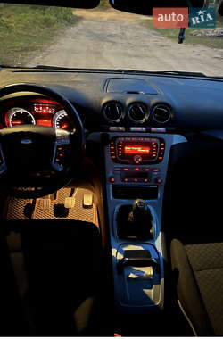 Минивэн Ford Galaxy 2007 в 