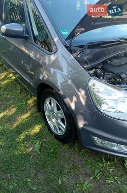 Минивэн Ford Galaxy 2011 в 