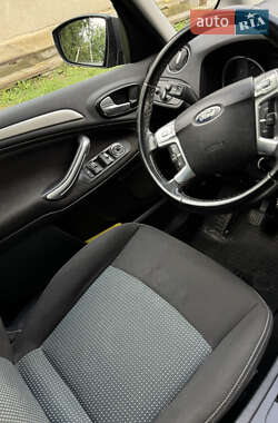 Минивэн Ford Galaxy 2011 в 