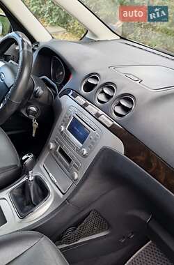 Минивэн Ford Galaxy 2008 в 