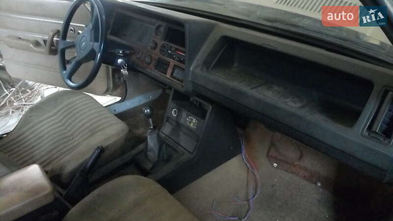 Седан Ford Granada 1979 в Дубно