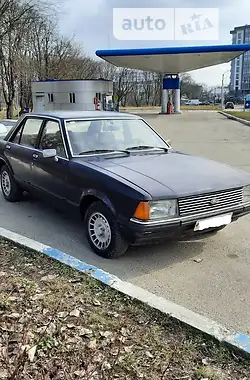 Какой тип двигателя у Ford Granada?