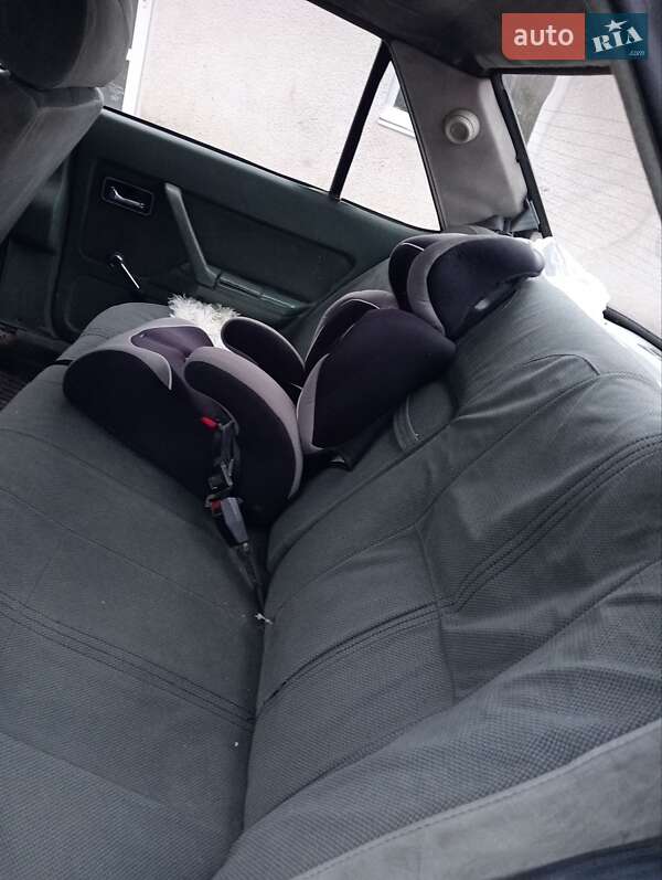 Седан Ford Granada 1982 в Черновцах