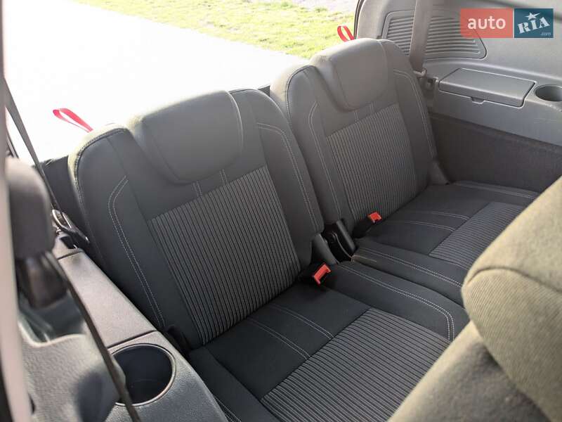 Мінівен Ford Grand C-Max 2010 в Радивиліві