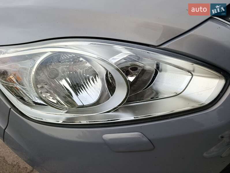 Минивэн Ford Grand C-Max 2010 в Кременце