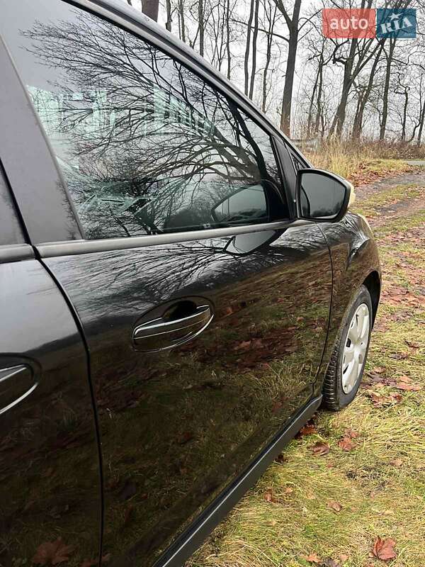 Минивэн Ford Grand C-Max 2011 в Городке