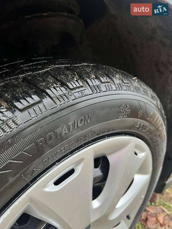 Минивэн Ford Grand C-Max 2011 в Городке