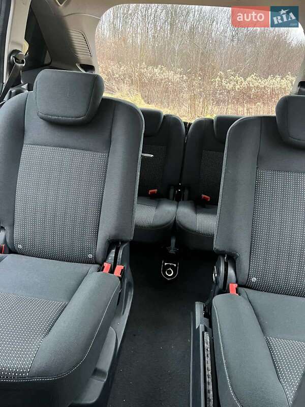 Минивэн Ford Grand C-Max 2011 в Городке