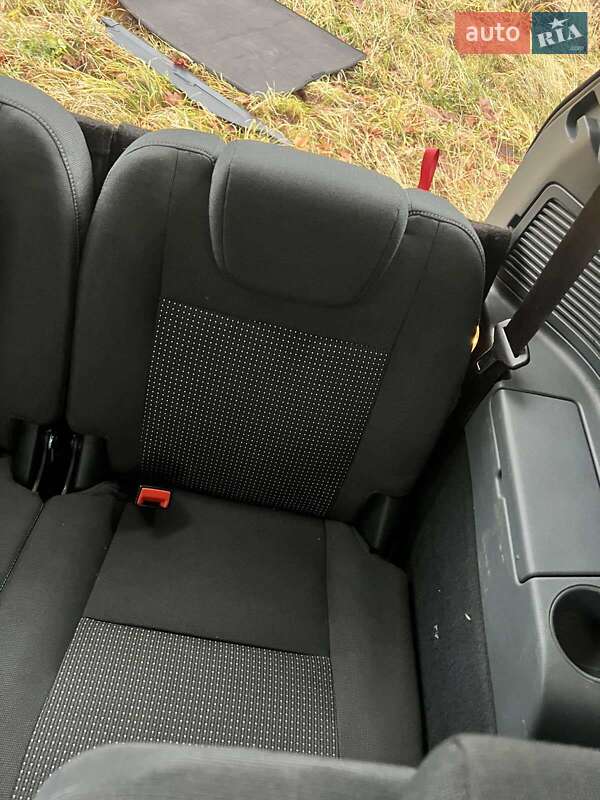 Минивэн Ford Grand C-Max 2011 в Городке