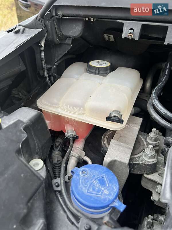 Минивэн Ford Grand C-Max 2011 в Городке