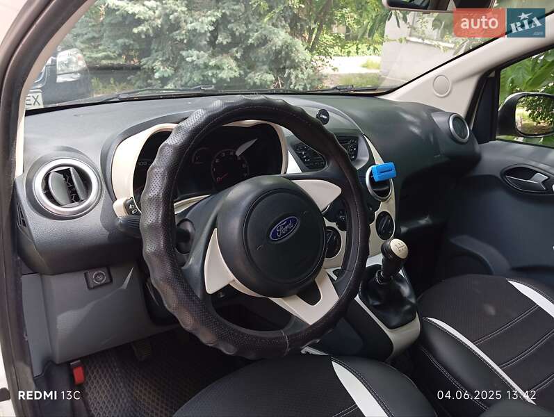 Хэтчбек Ford KA 2011 в Соленом