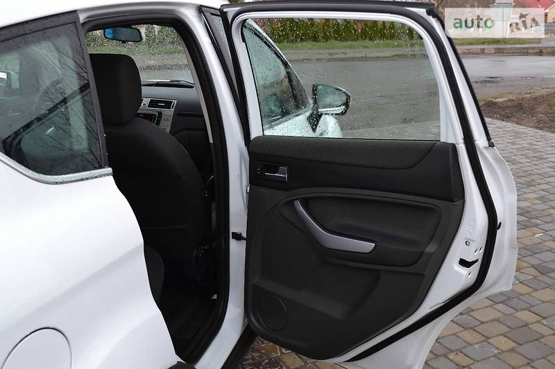 Внедорожник / Кроссовер Ford Kuga 2010 в Луцке фото 5 Внедорожник / Кроссовер Ford Kuga 2010 в Луцке