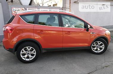 Позашляховик / Кросовер Ford Kuga 2012 в 