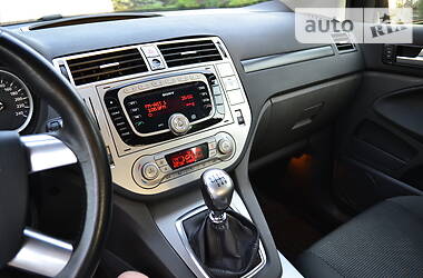 Позашляховик / Кросовер Ford Kuga 2011 в 