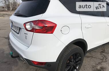 Позашляховик / Кросовер Ford Kuga 2010 в 