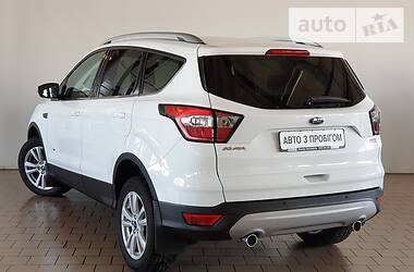 Позашляховик / Кросовер Ford Kuga 2017 в 