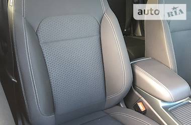 Позашляховик / Кросовер Ford Kuga 2017 в 