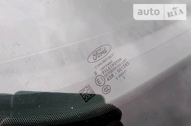 Позашляховик / Кросовер Ford Kuga 2013 в 