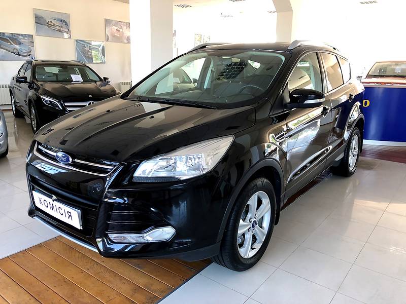 Позашляховик / Кросовер Ford Kuga 2015 в 
