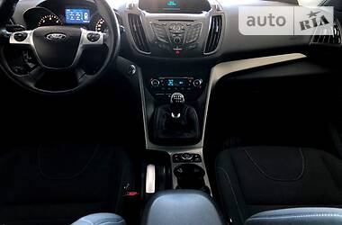 Позашляховик / Кросовер Ford Kuga 2015 в 