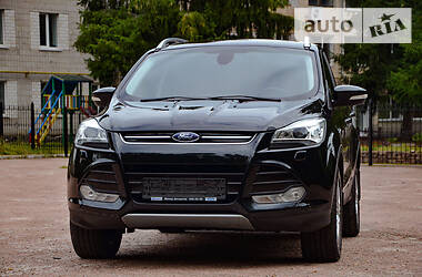 Позашляховик / Кросовер Ford Kuga 2013 в 