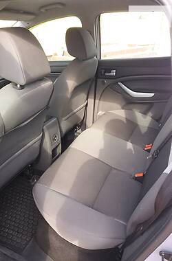 Внедорожник / Кроссовер Ford Kuga 2011 в 