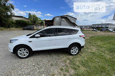Внедорожник / Кроссовер Ford Kuga 2018 в 