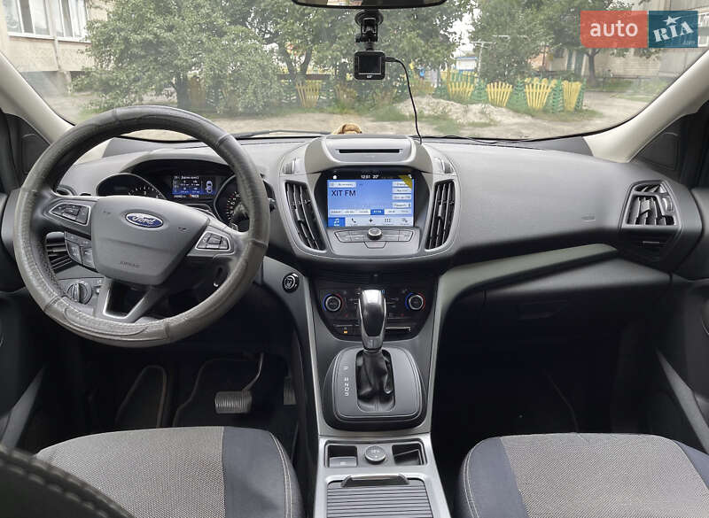 Внедорожник / Кроссовер Ford Kuga 2016 в Решетиловке