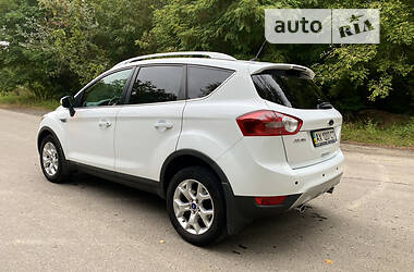 Внедорожник / Кроссовер Ford Kuga 2012 в 