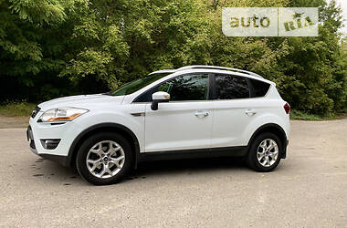 Внедорожник / Кроссовер Ford Kuga 2012 в 