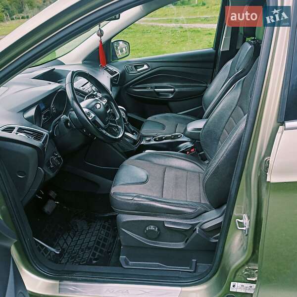 Внедорожник / Кроссовер Ford Kuga 2014 в Снятине