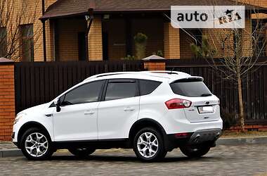 Внедорожник / Кроссовер Ford Kuga 2013 в 