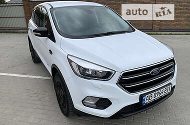 Внедорожник / Кроссовер Ford Kuga 2017 в 