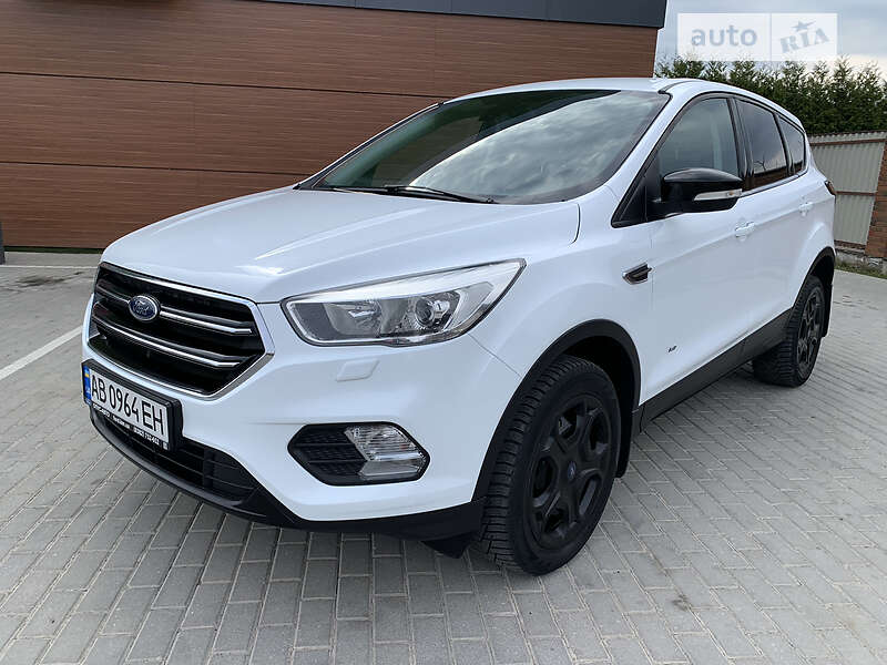 Внедорожник / Кроссовер Ford Kuga 2017 в 
