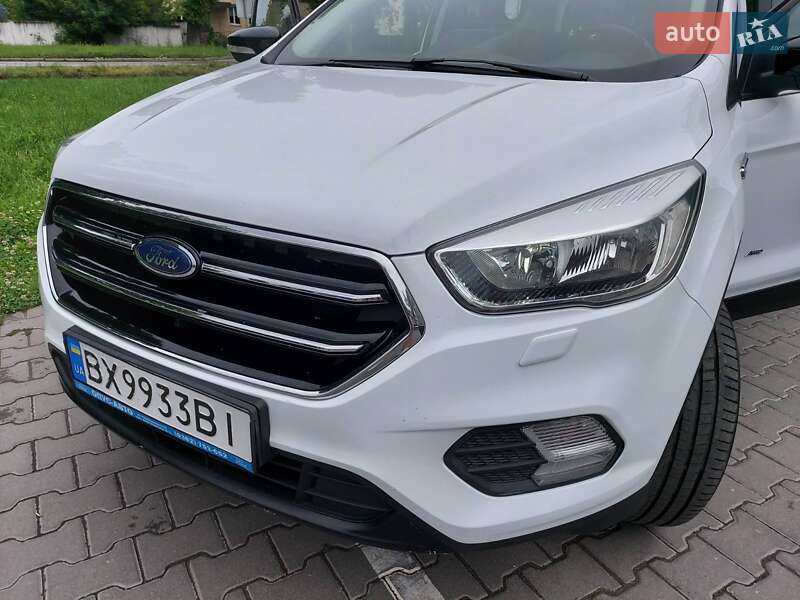 Внедорожник / Кроссовер Ford Kuga 2017 в Хмельницком
