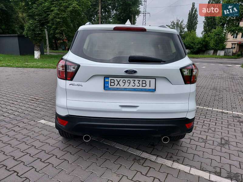 Внедорожник / Кроссовер Ford Kuga 2017 в Хмельницком