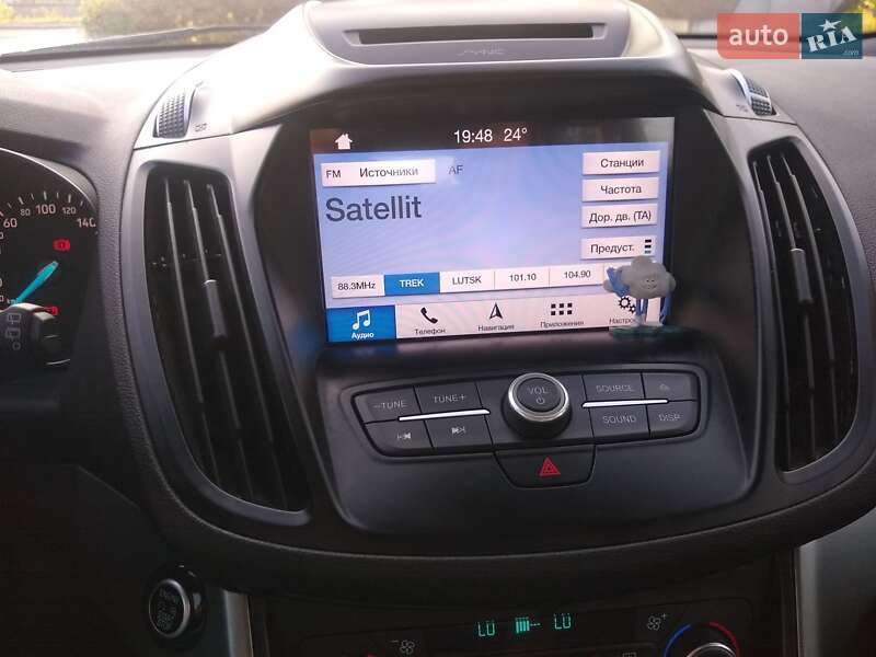 Позашляховик / Кросовер Ford Kuga 2017 в Вараші