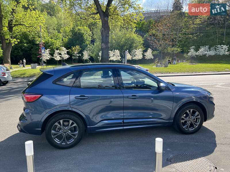 Внедорожник / Кроссовер Ford Kuga 2021 в Киеве