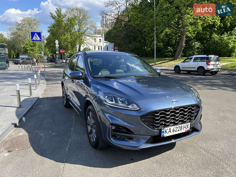 Внедорожник / Кроссовер Ford Kuga 2021 в Киеве